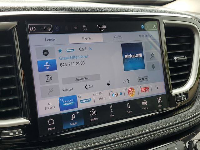Used 2024 Chrysler Pacifica Limited FWD image 18