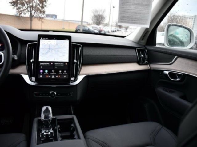 Used 2025 Volvo XC90 B6 Plus image 17