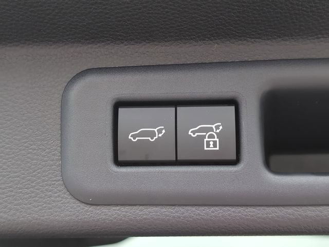 Used 2025 Toyota Sequoia Capstone image 33