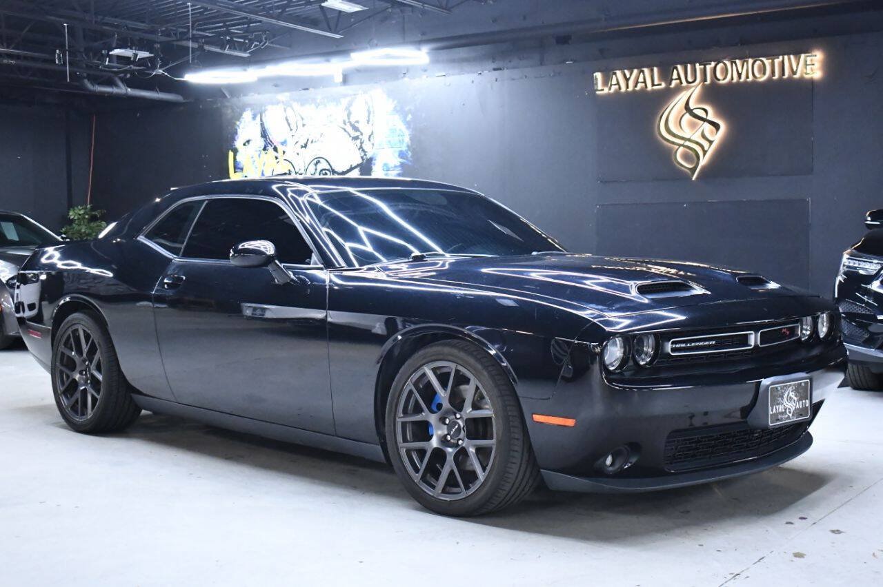 Used 2018 Dodge Challenger R/T w/ Driver Convenience Group RWD image 17