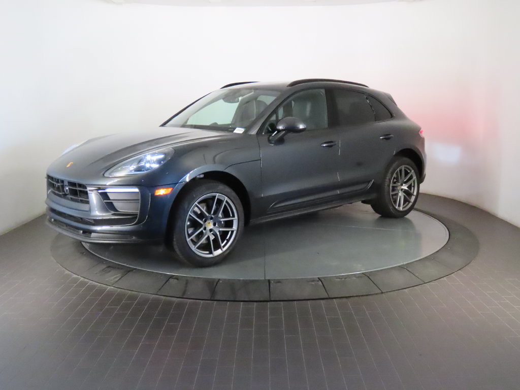 Certified 2025 Porsche Macan AWD/4WD image 1