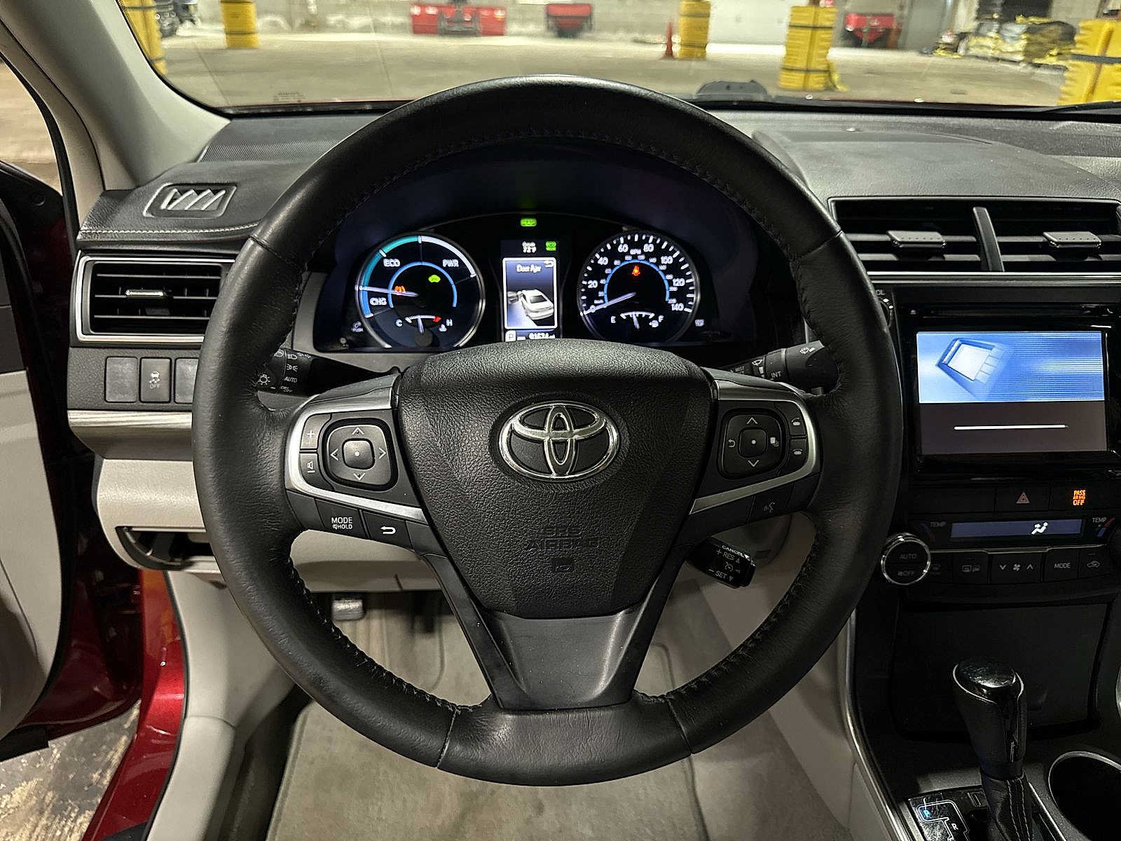 Used 2015 Toyota Camry XLE w/ Moonroof Package FWD image 18