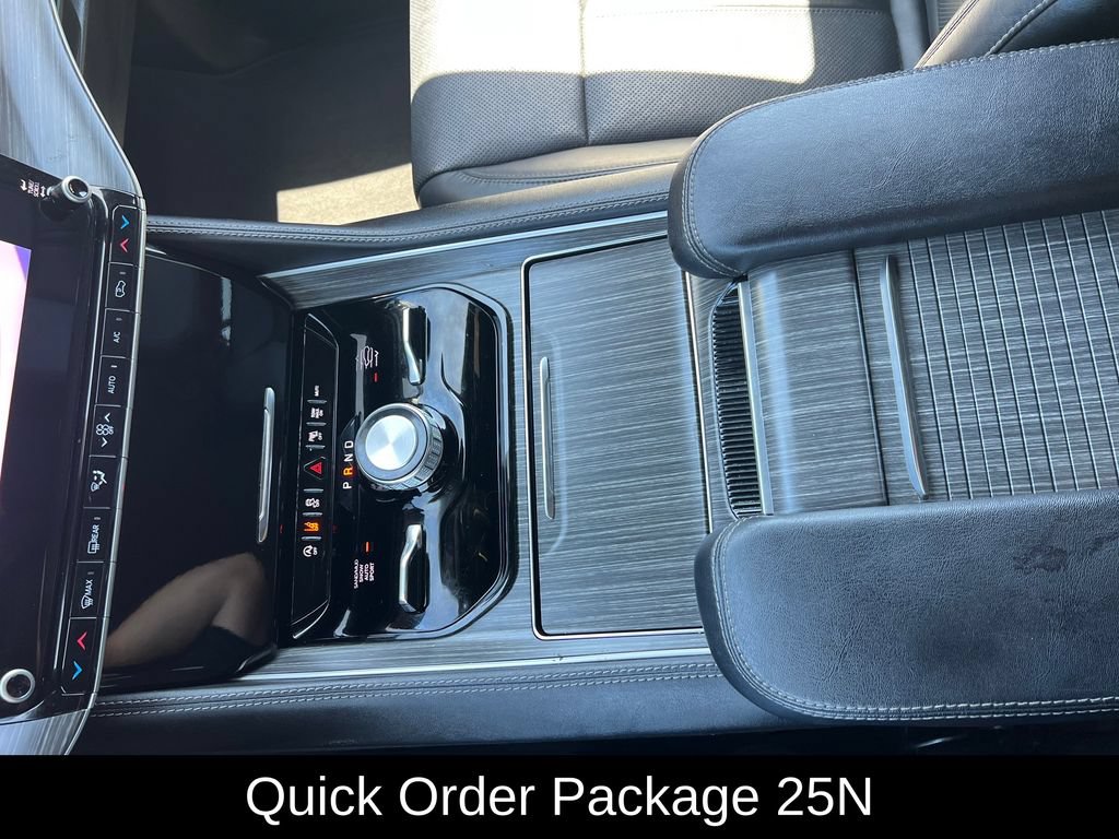 Certified 2024 Jeep Wagoneer L Series III w/ Flexible Seating Group AWD/4WD image 3