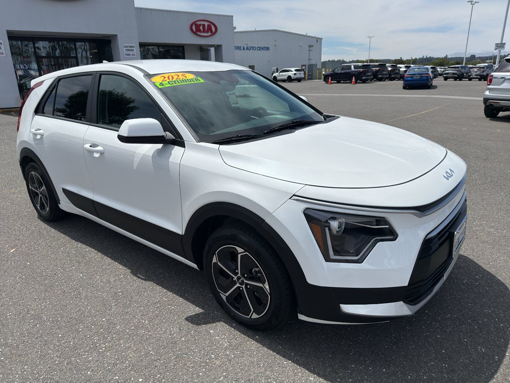 Used 2025 Kia Niro LX FWD image 7