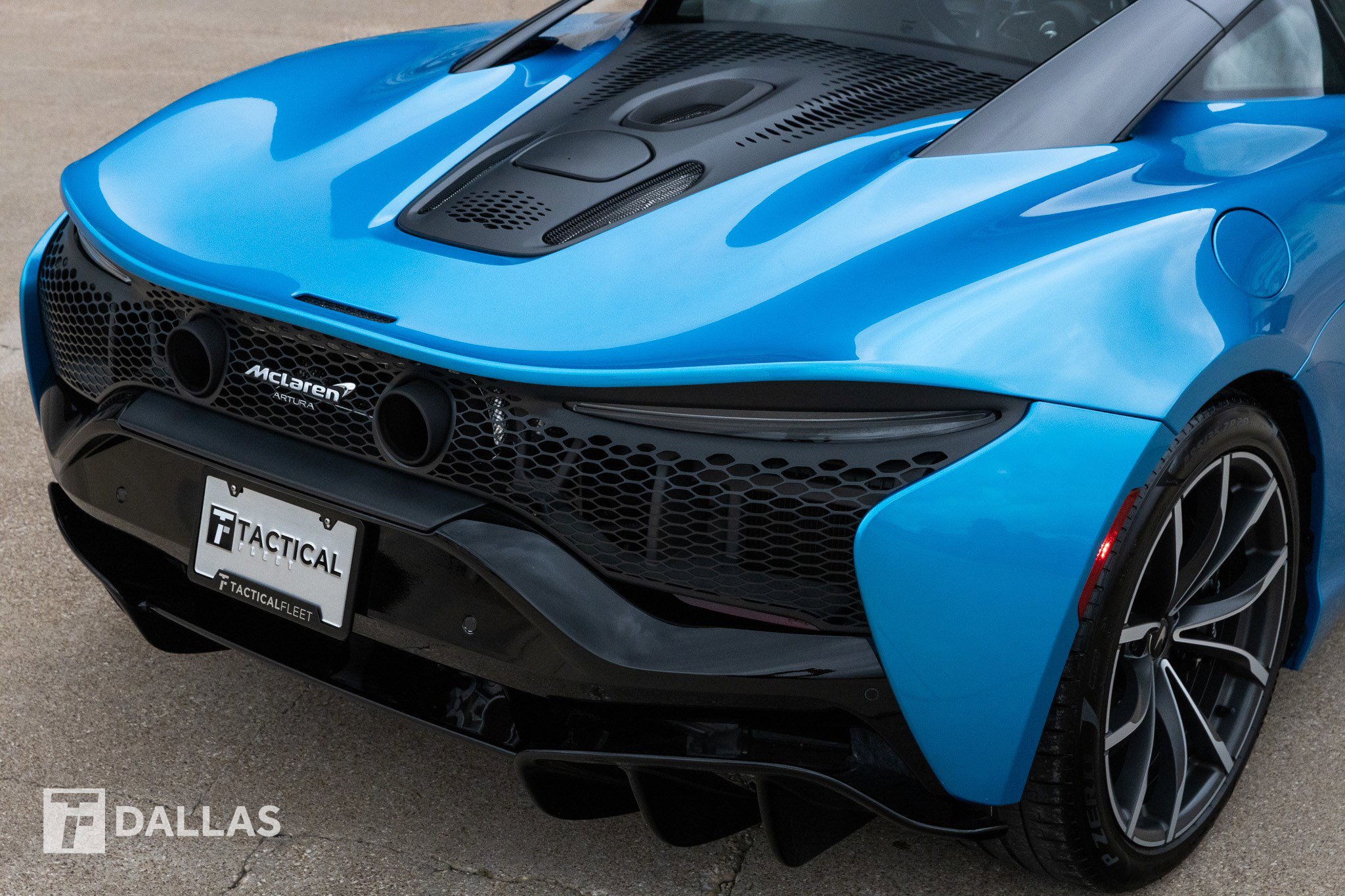 Used 2023 McLaren Artura image 16