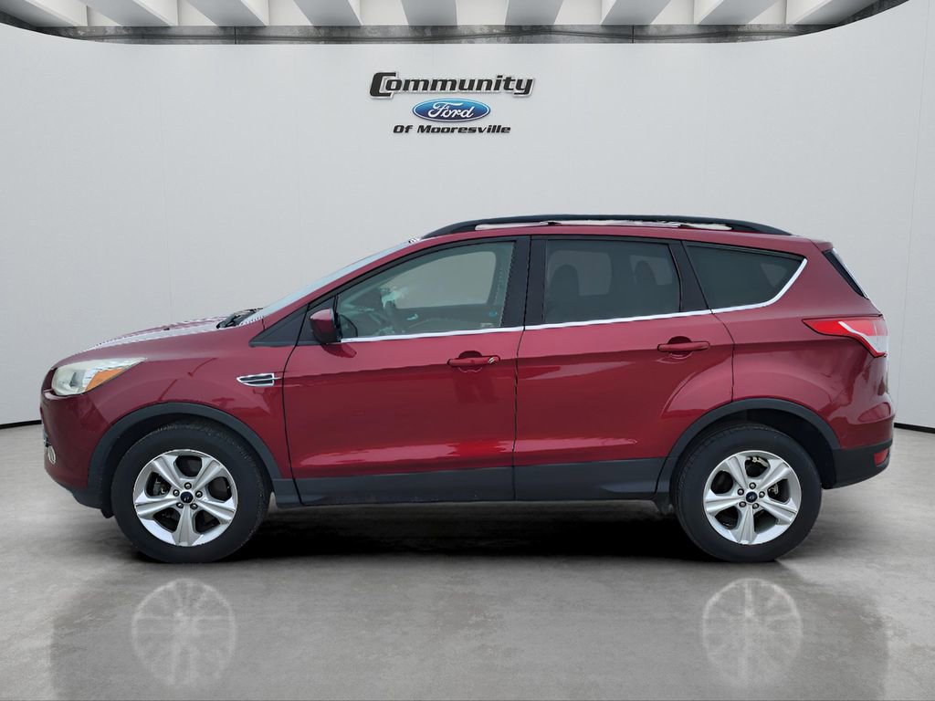 Used 2016 Ford Escape SE w/ Equipment Group 201A image 5