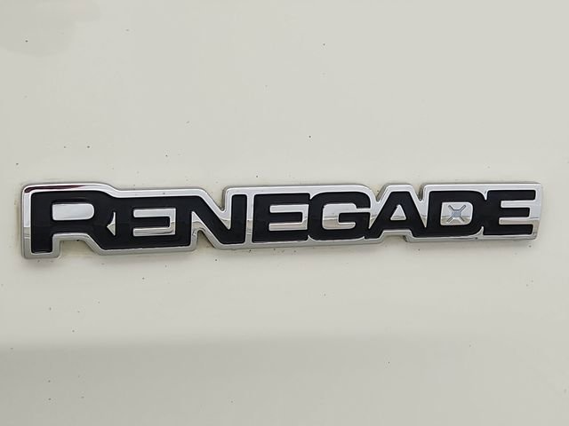 Used 2019 Jeep Renegade Latitude w/ Cold Weather Group image 29