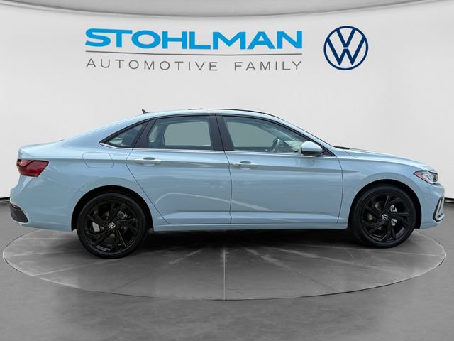 New 2027 Volkswagen Jetta SE FWD image 4