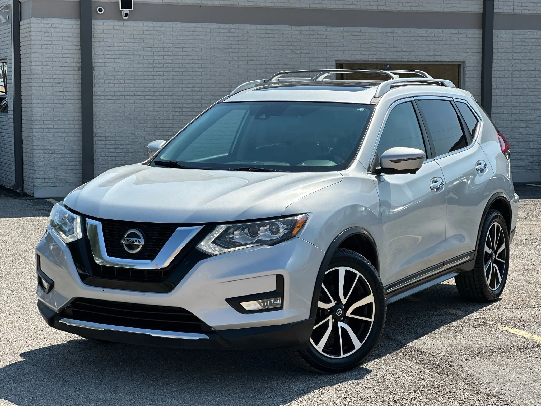 Used 2020 Nissan Rogue SL w/ Premium Package image 2