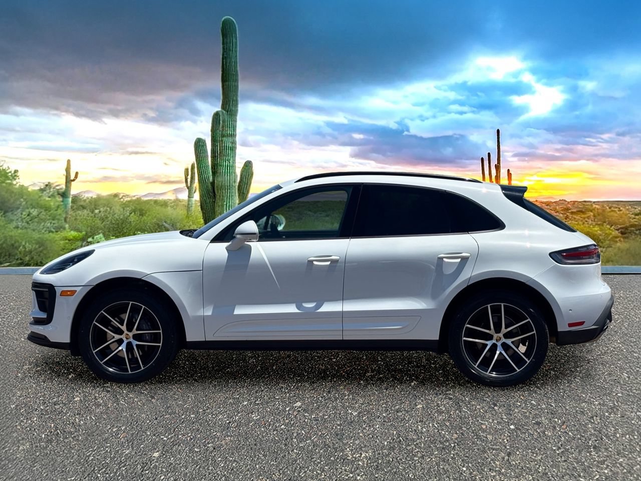 Used 2022 Porsche Macan AWD/4WD image 3