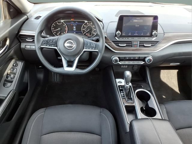Used 2024 Nissan Altima 2.5 SV FWD image 9