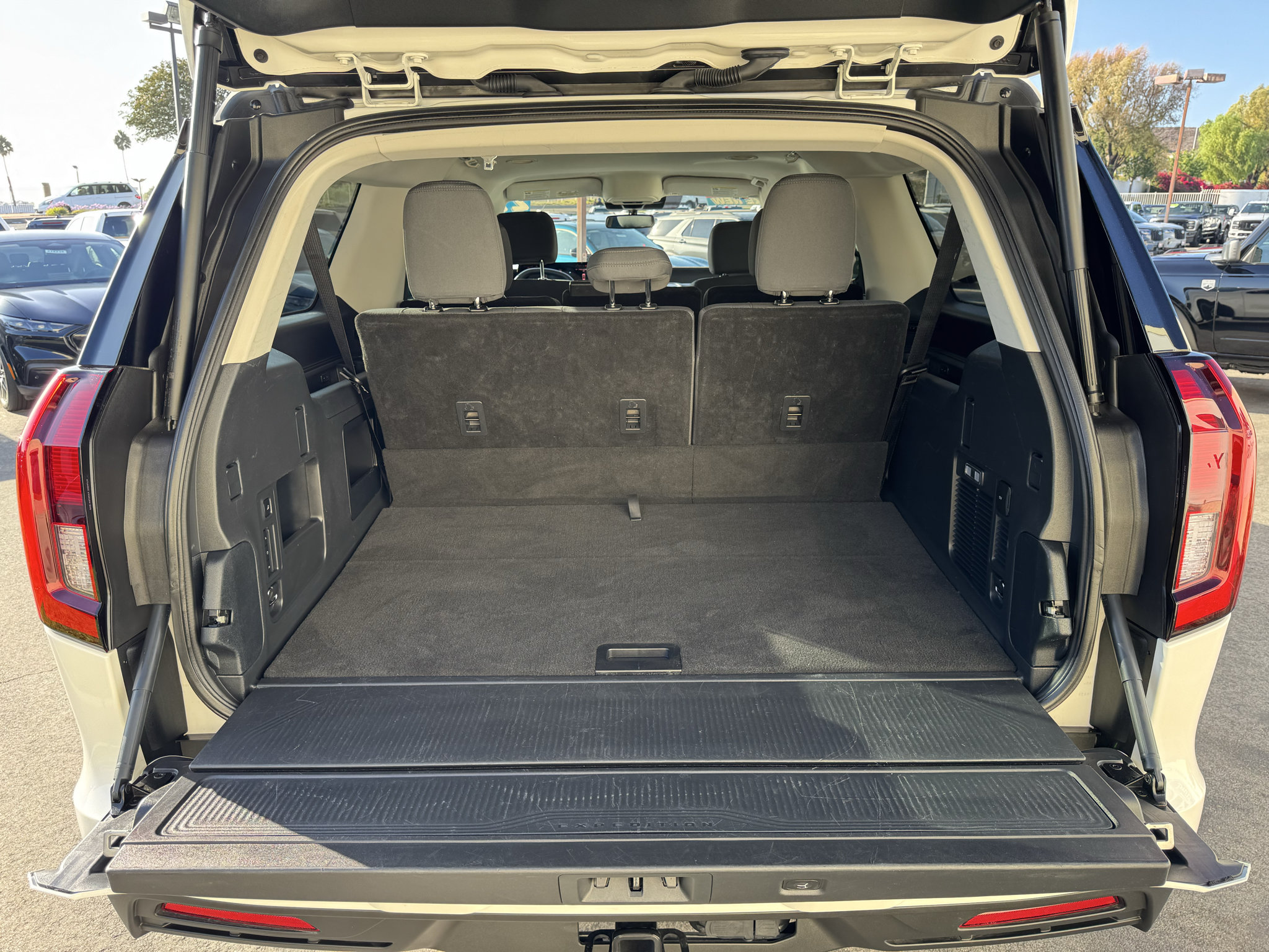 Used 2025 Ford Expedition Max Active RWD image 12