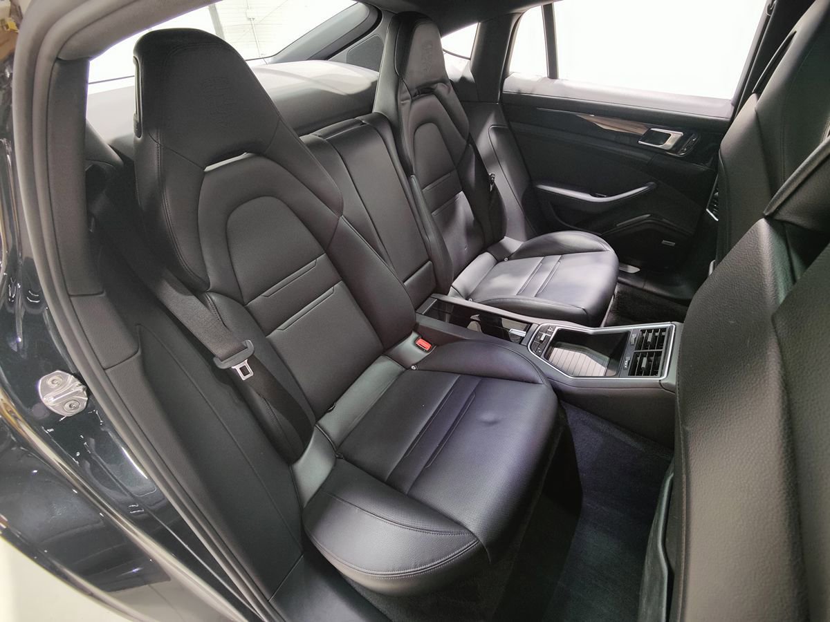 Used 2018 Porsche Panamera 4S image 17