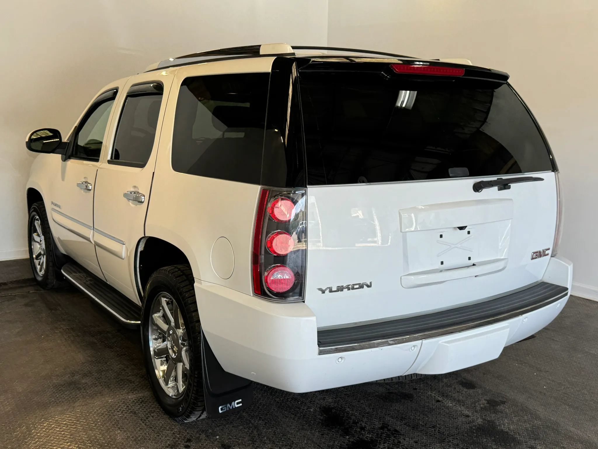 Used 2008 GMC Yukon Denali AWD/4WD image 4
