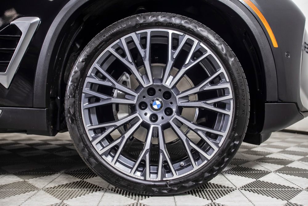 Used 2025 BMW X5 xDrive40i w/ Parking Assistance Package AWD/4WD image 38