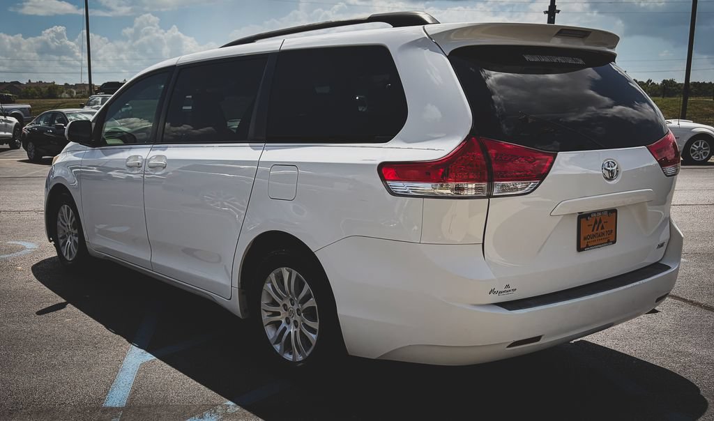 Used 2013 Toyota Sienna XLE FWD image 6