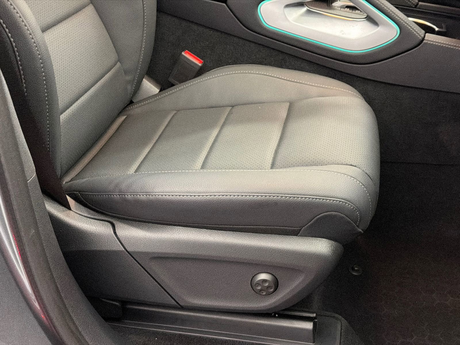 Used 2025 Mercedes-Benz GLS 450 4MATIC image 14