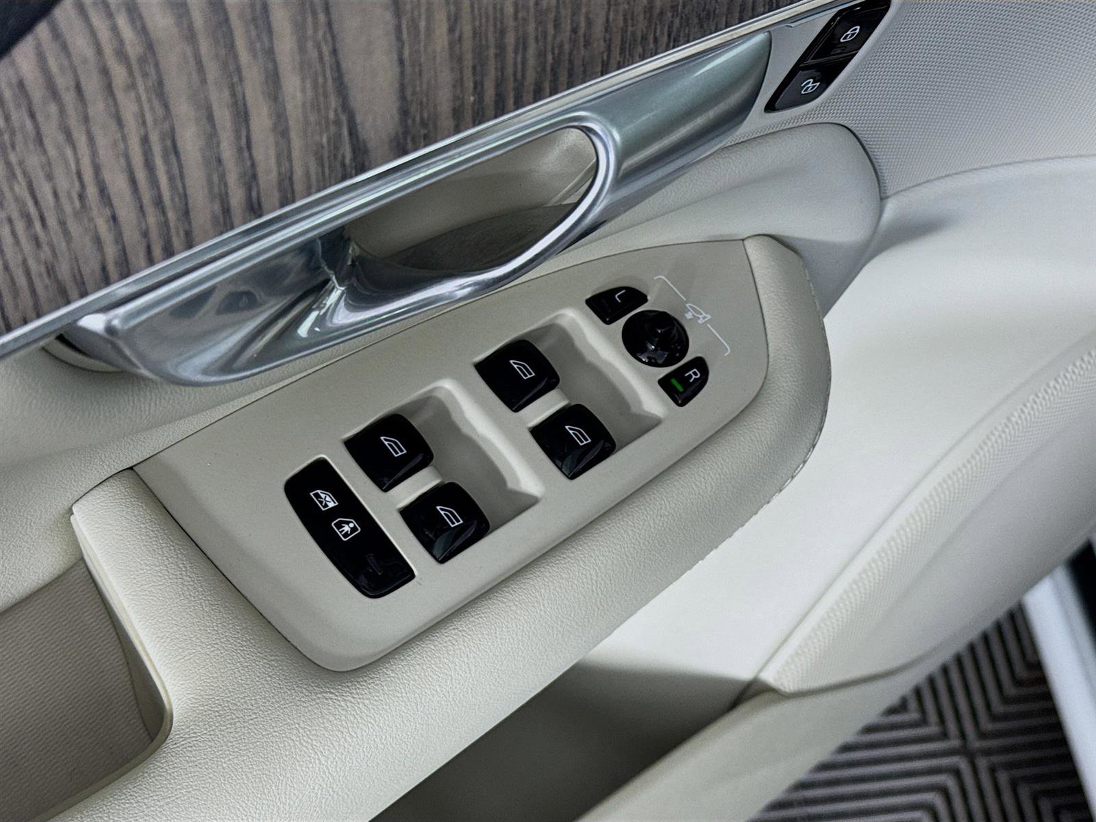 Used 2023 Volvo XC90 T8 Plus w/ Protection Package Premier image 21