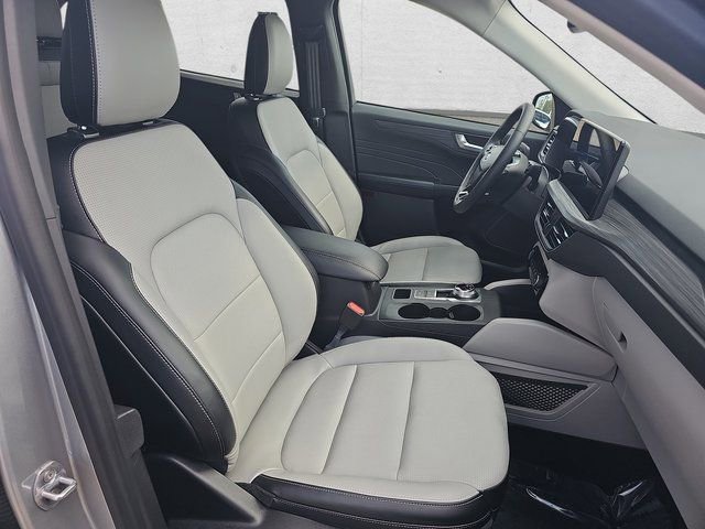 Used 2023 Ford Escape Platinum image 10
