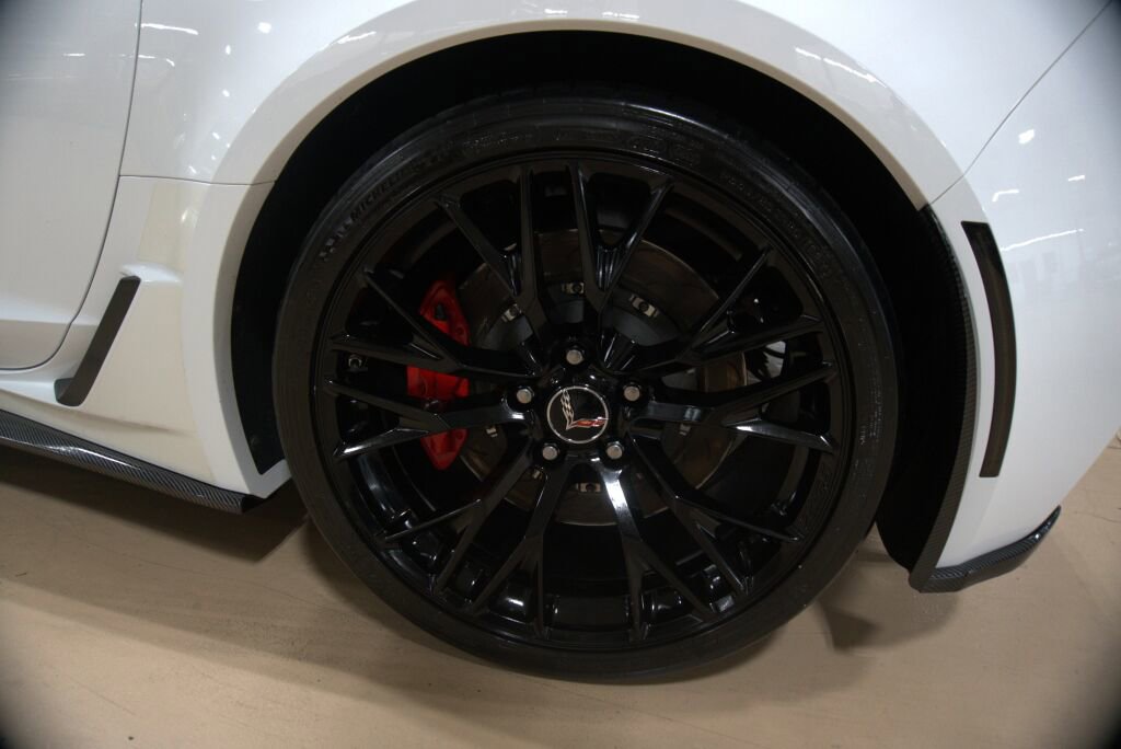 Used 2015 Chevrolet Corvette Z06 w/ 3LZ Preferred Equipment Group image 33