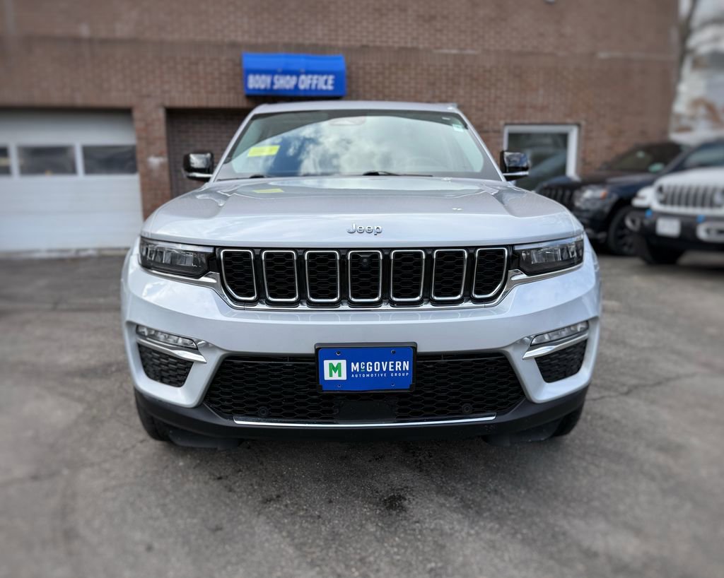Used 2023 Jeep Grand Cherokee Limited w/ Luxury Tech Group II image 2