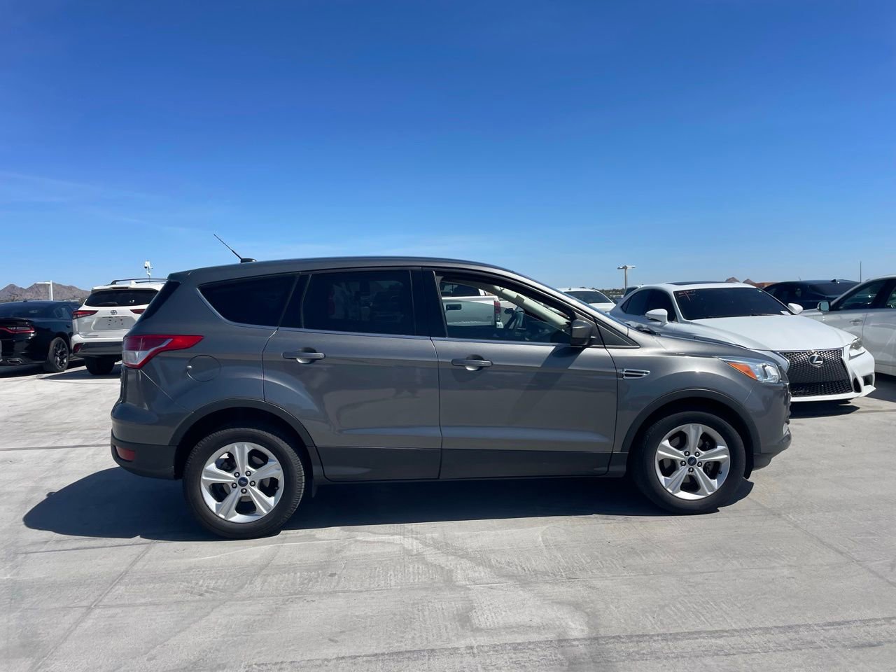 Used 2014 Ford Escape SE image 2