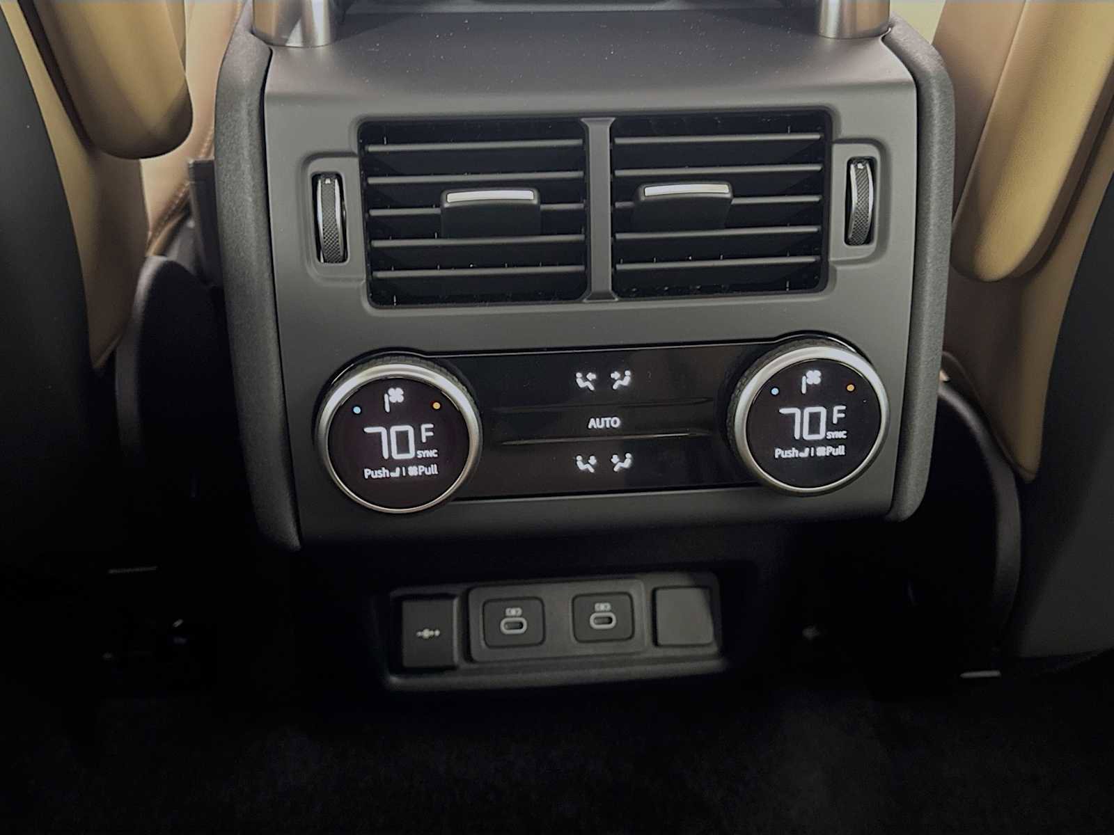 New 2025 Land Rover Discovery Dynamic SE image 21