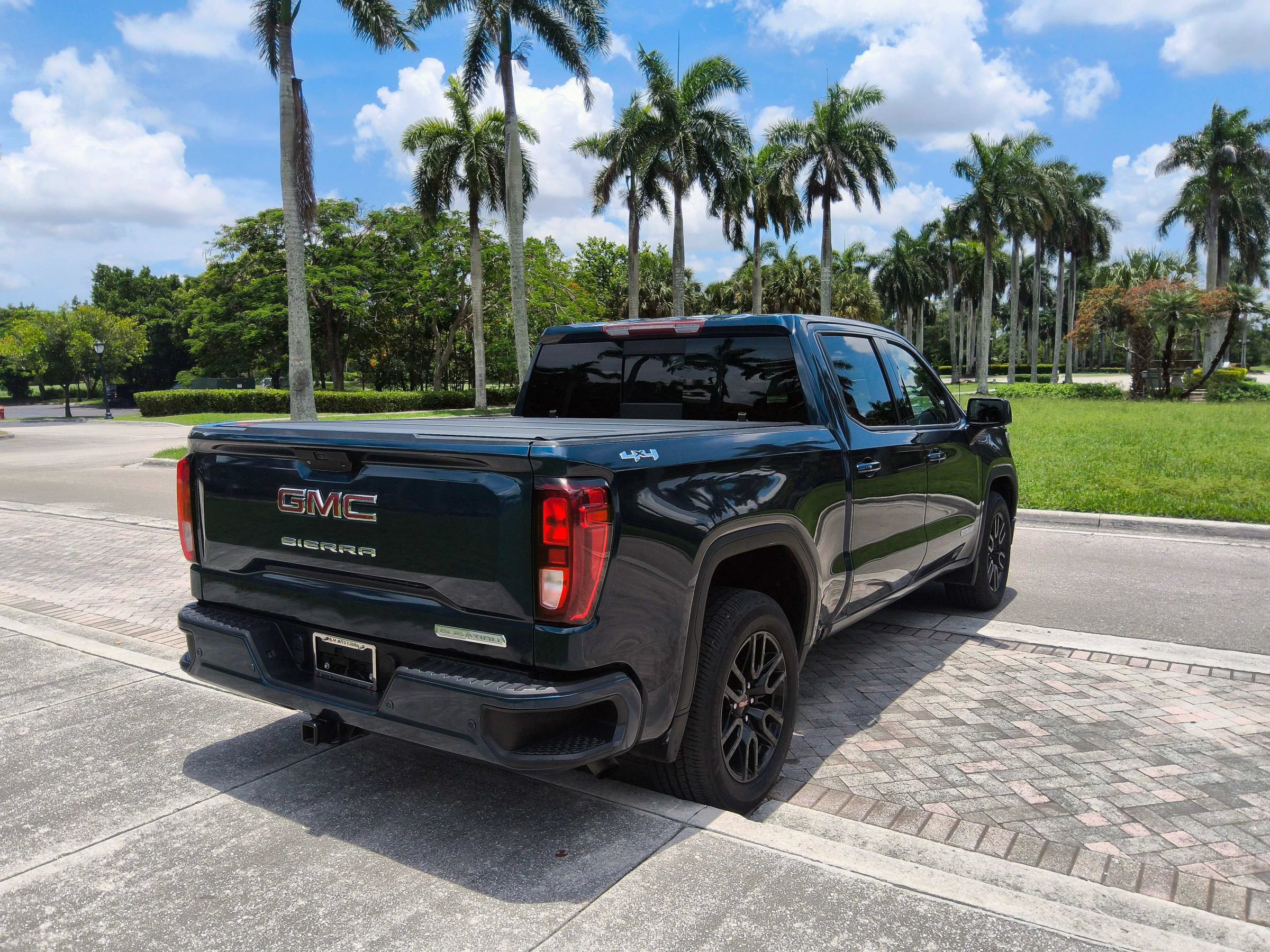 Used 2021 GMC Sierra 1500 Elevation w/ Preferred Package AWD/4WD image 18