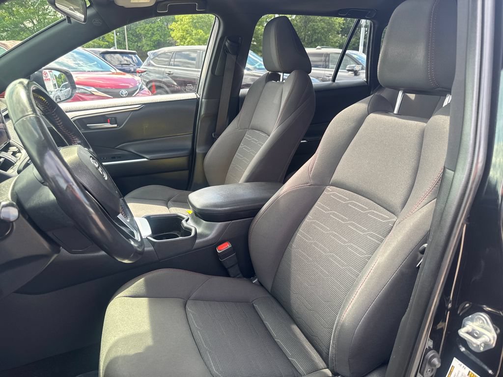 Used 2024 Toyota RAV4 SE w/ Weather & Moonroof Package AWD/4WD image 16
