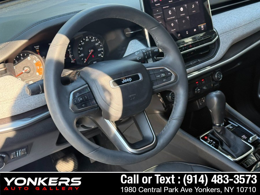 Used 2023 Jeep Compass Latitude w/ Sun and Sound Group AWD/4WD image 15