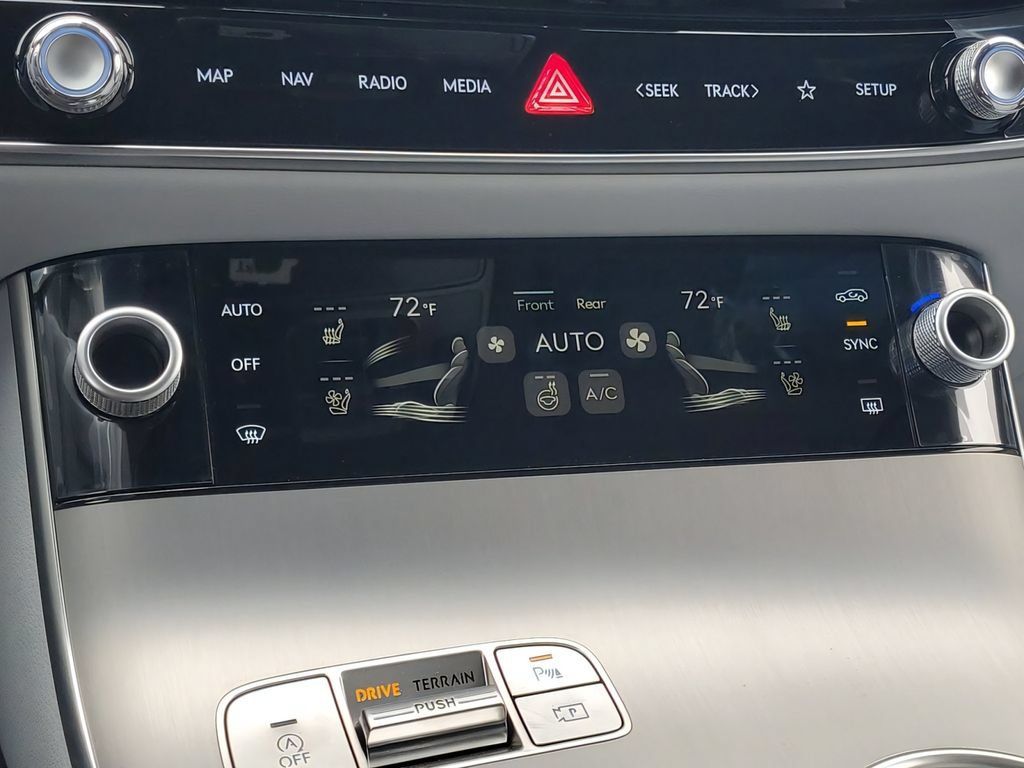 New 2026 Genesis GV70 2.5T Advanced AWD/4WD image 24