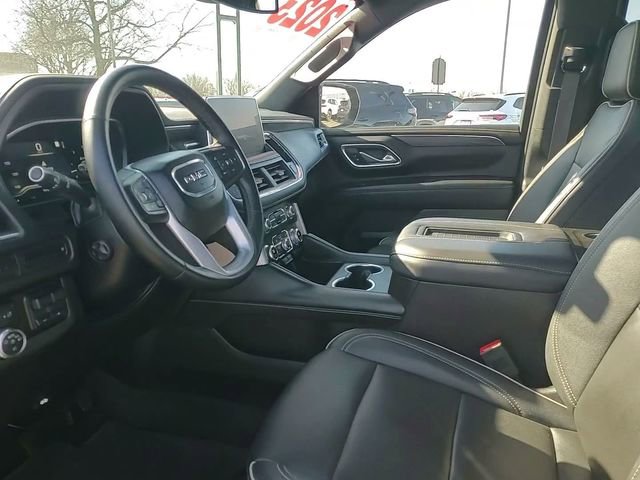 Used 2023 GMC Yukon SLT w/ SLT Premium Package image 17