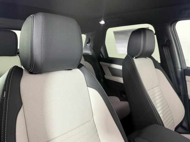 New 2026 Land Rover Discovery Sport Landmark AWD/4WD image 32