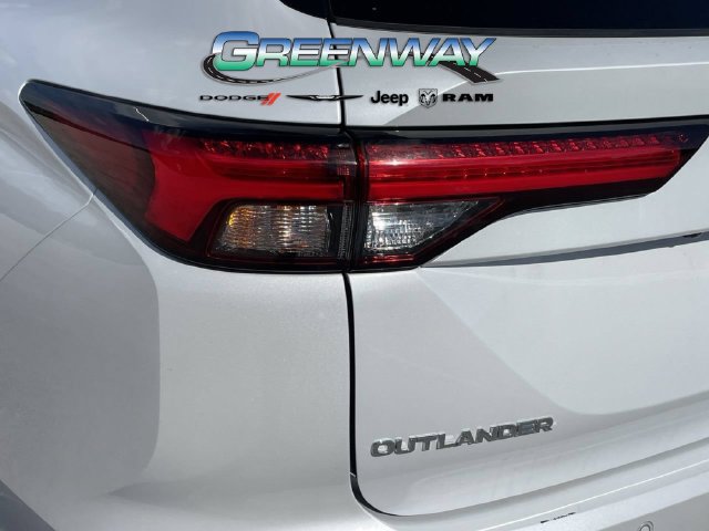 Used 2025 Mitsubishi Outlander SE AWD/4WD image 35