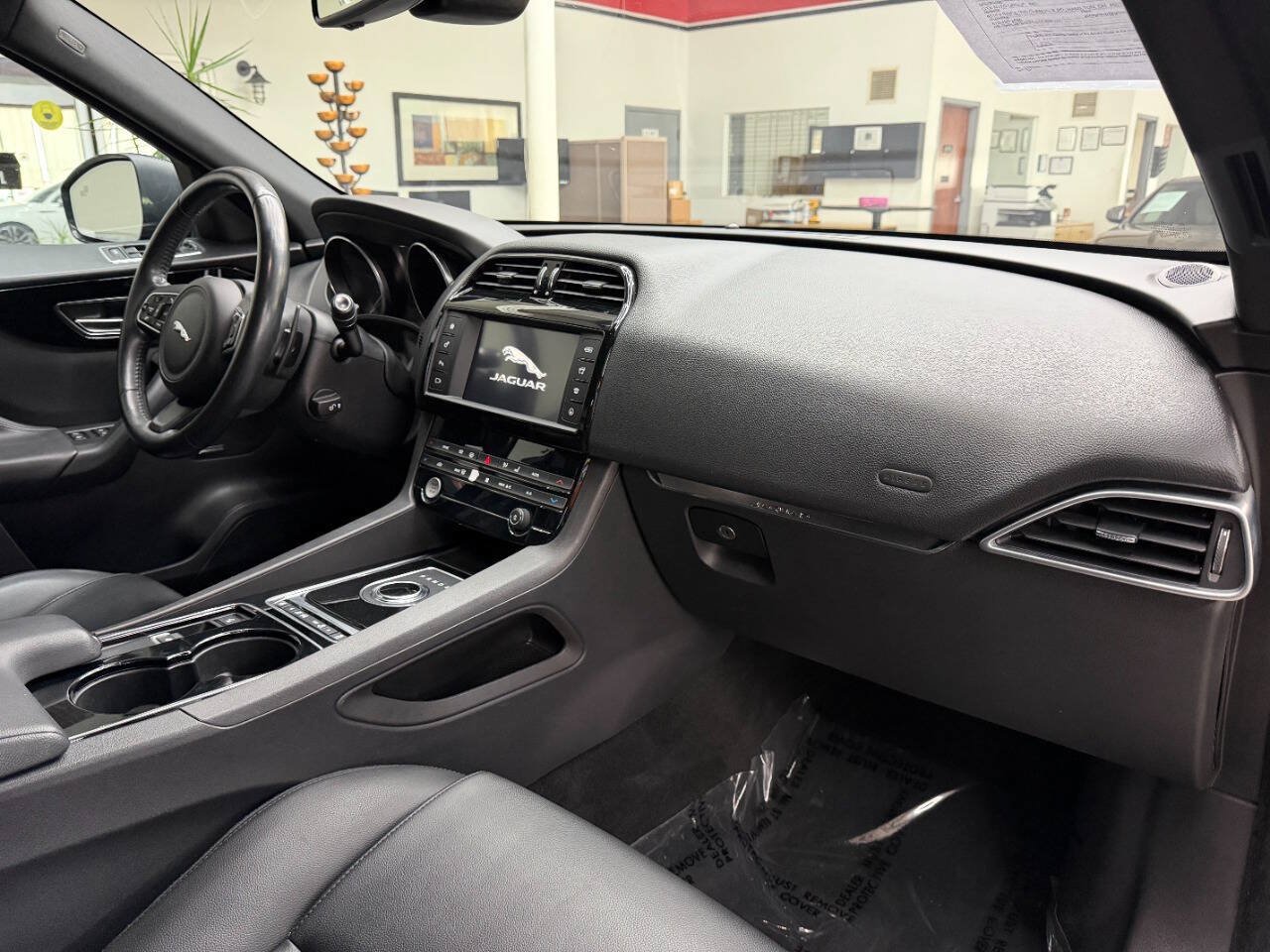 Used 2017 Jaguar F-PACE Premium AWD/4WD image 18