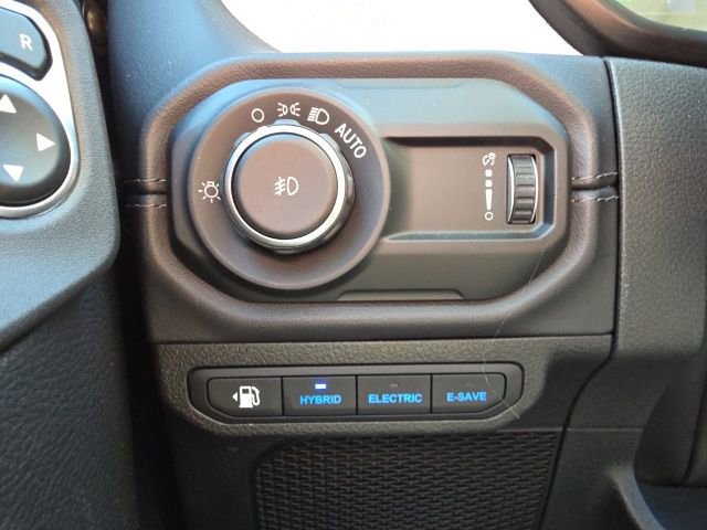 Certified 2025 Jeep Wrangler Unlimited Sahara AWD/4WD image 11