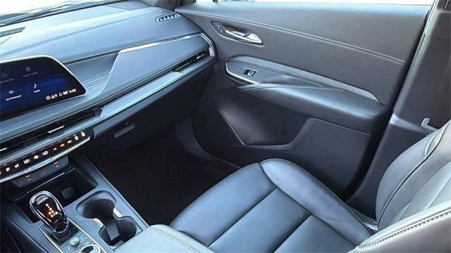 Used 2025 Cadillac XT4 Premium Luxury image 17