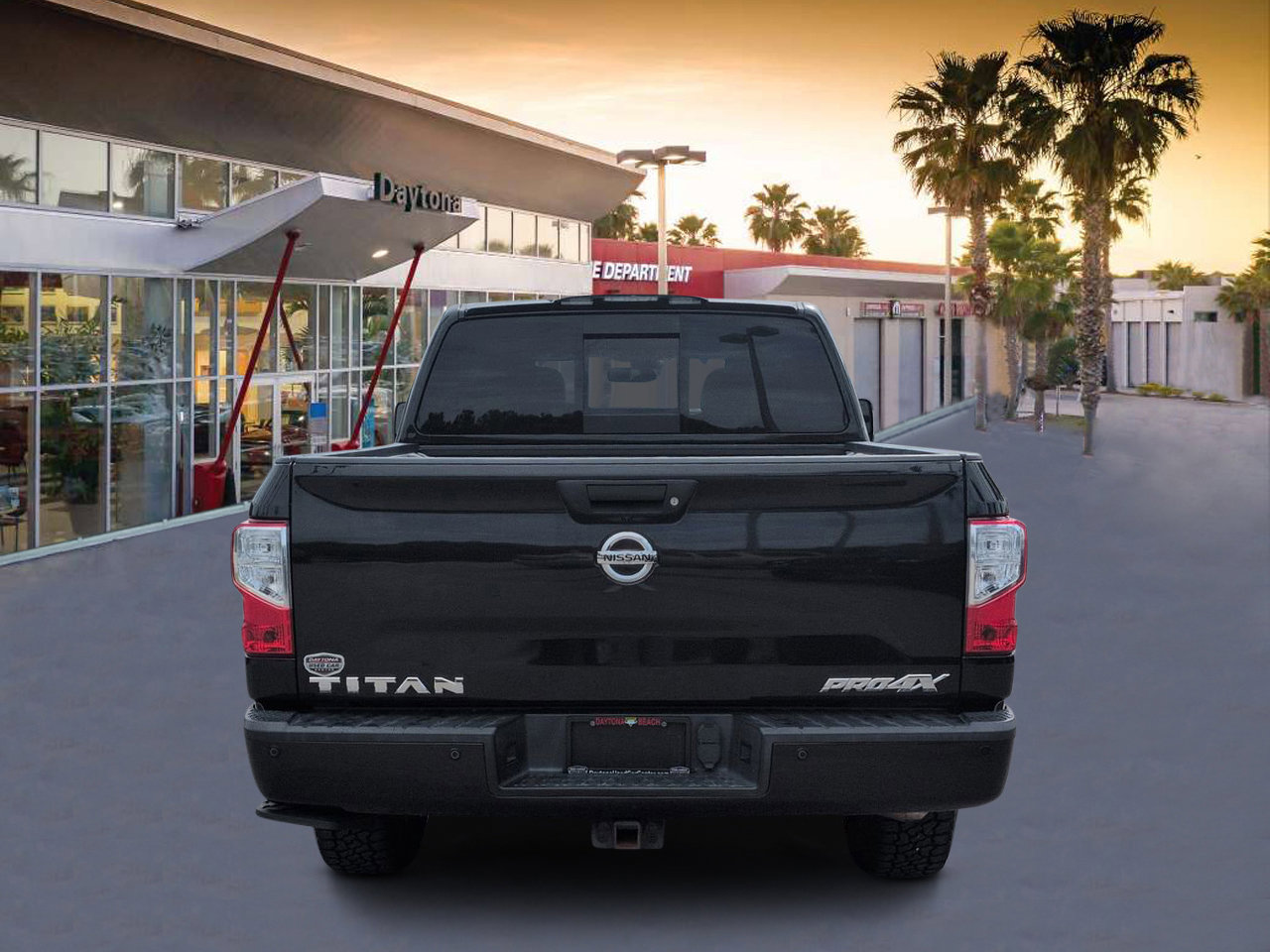 Used 2019 Nissan Titan PRO-4X w/ Pro-4x Convenience Package AWD/4WD image 4