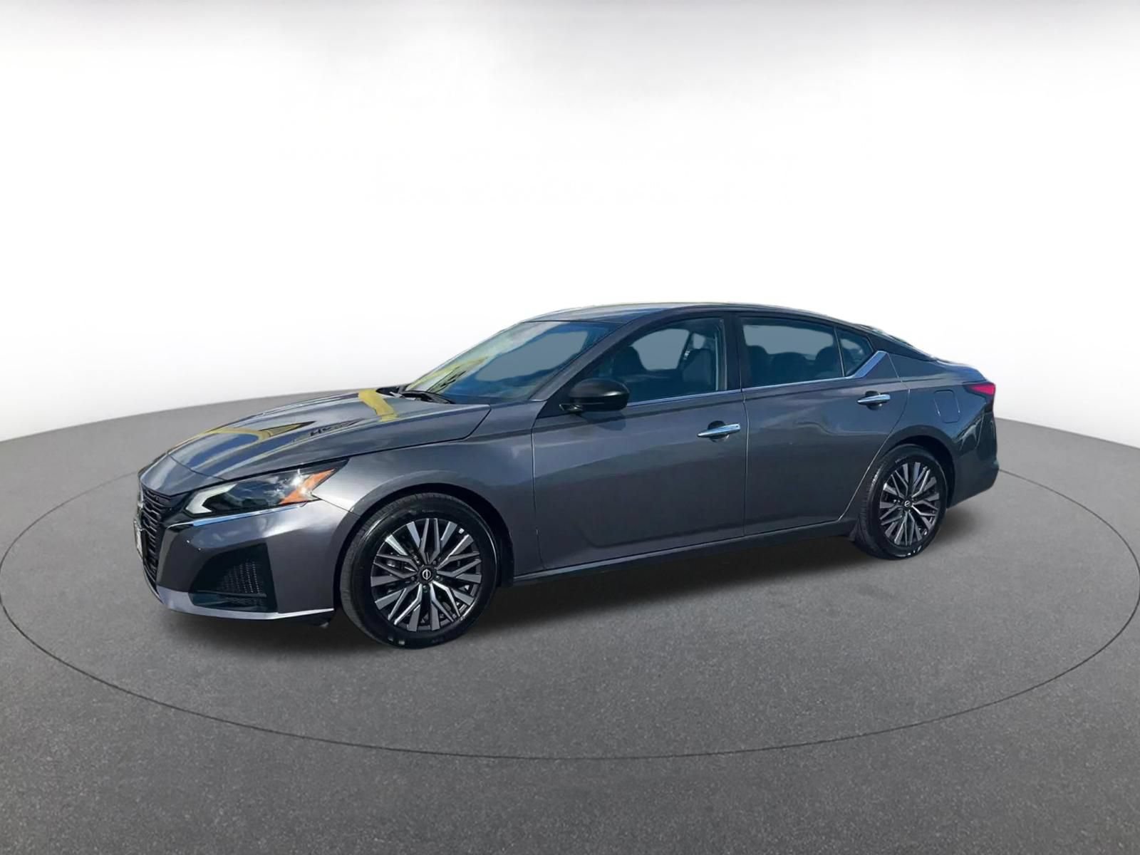 Used 2025 Nissan Altima 2.5 SV FWD image 7