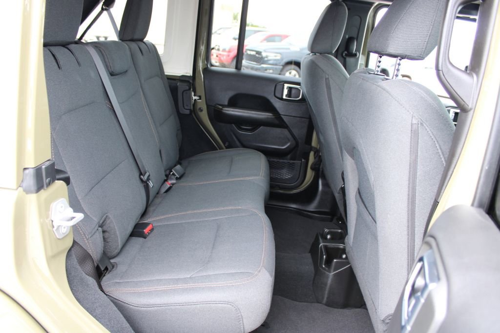 Used 2026 Jeep Wrangler Sahara AWD/4WD image 12