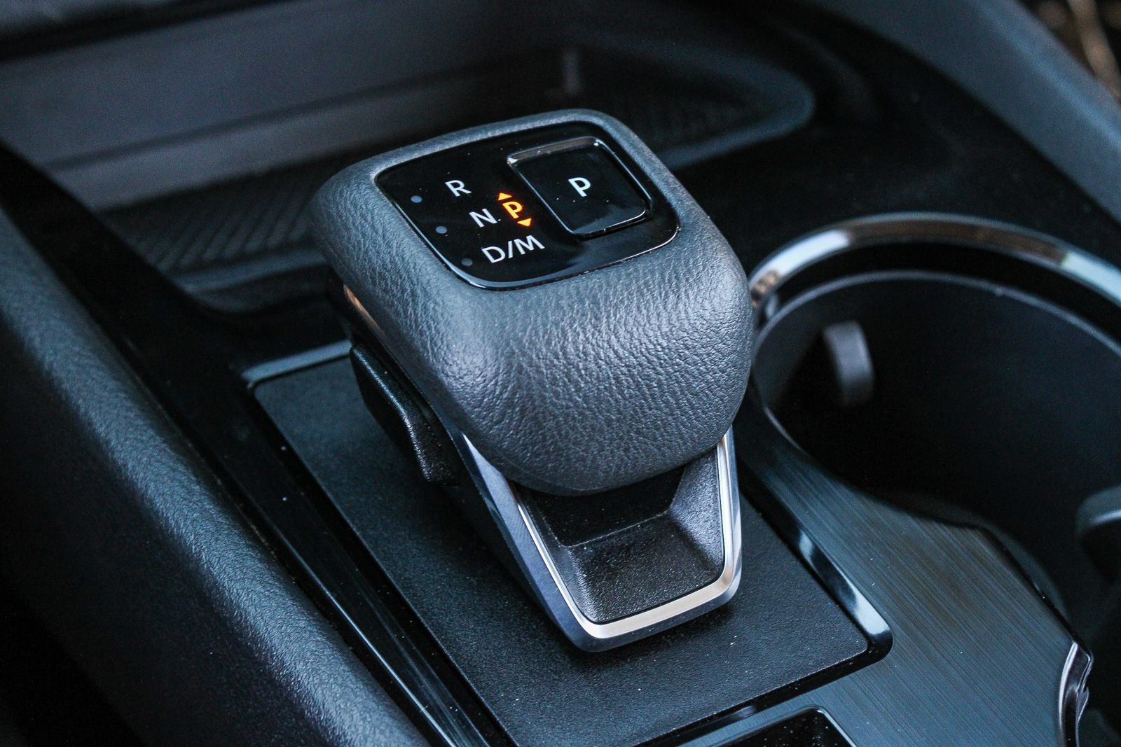 Used 2025 Nissan Rogue SV FWD image 25