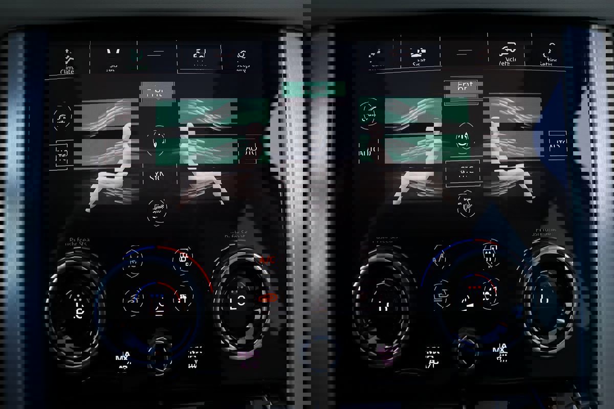 Used 2021 Land Rover Range Rover P525 Westminster Edition LWB image 32