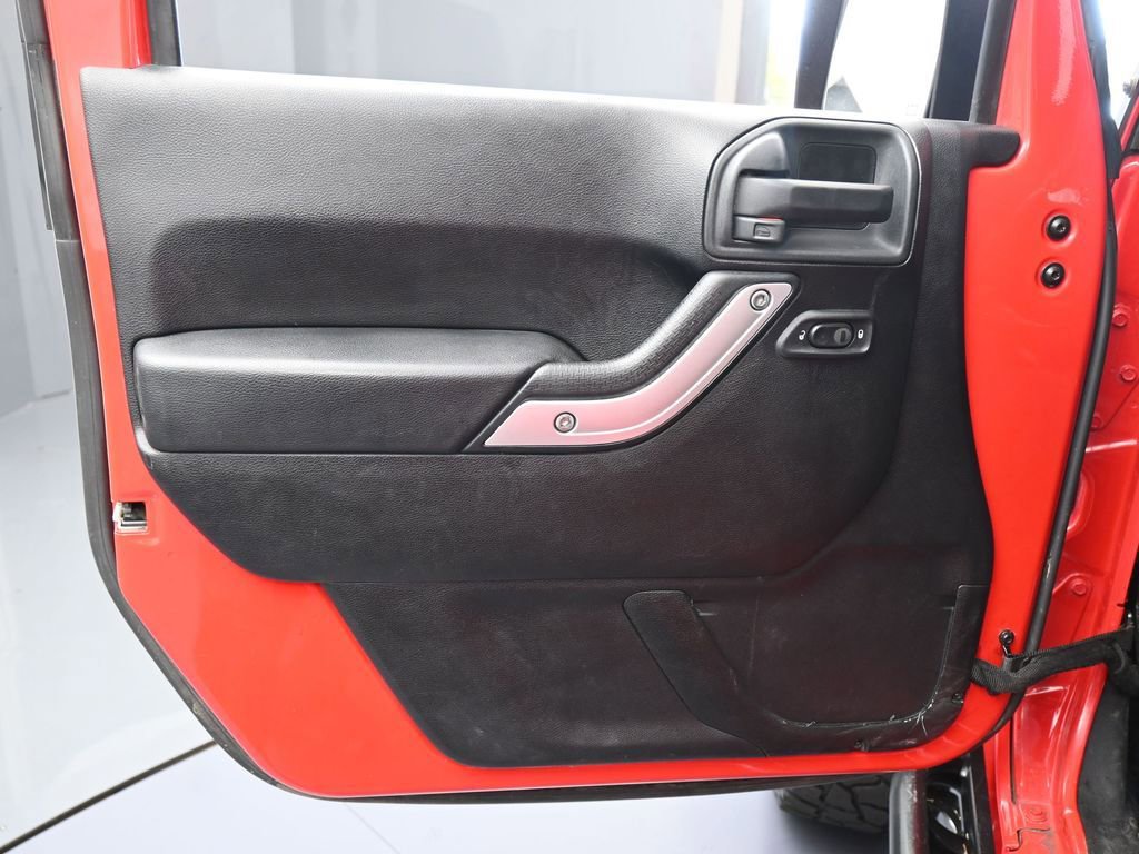 Used 2014 Jeep Wrangler Unlimited Rubicon image 23