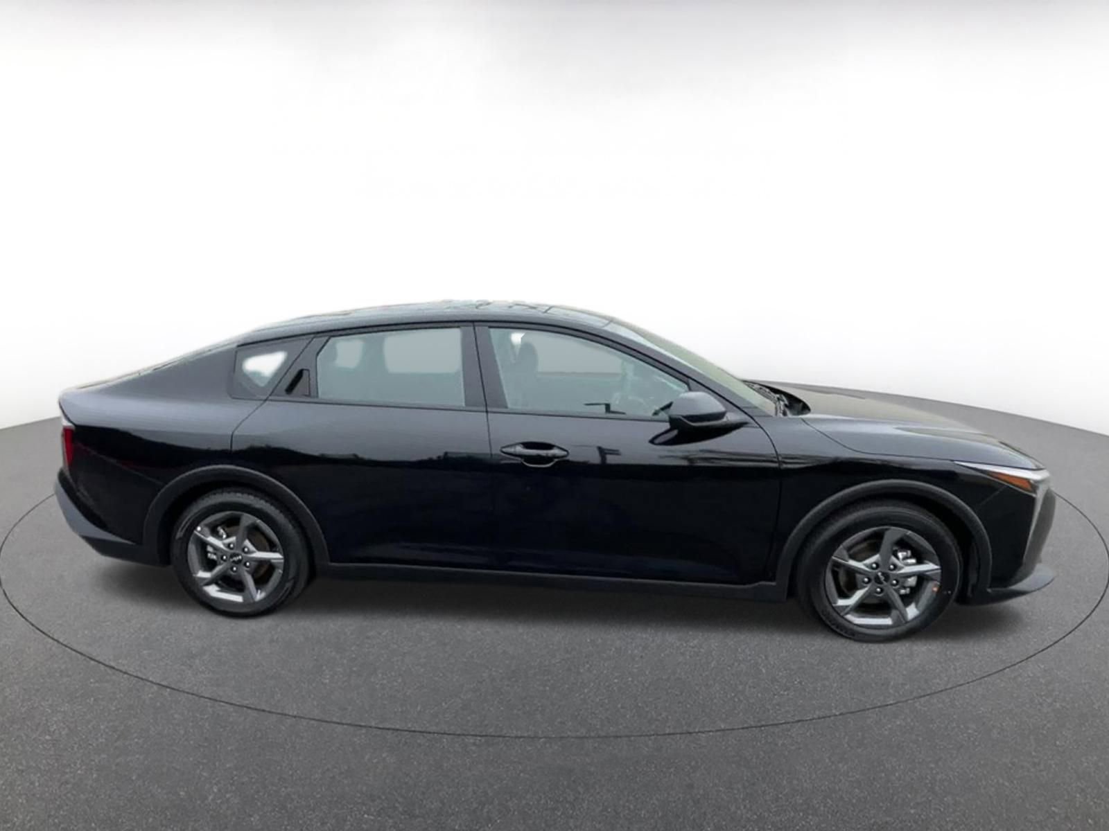 Used 2025 Kia K4 LXS image 16