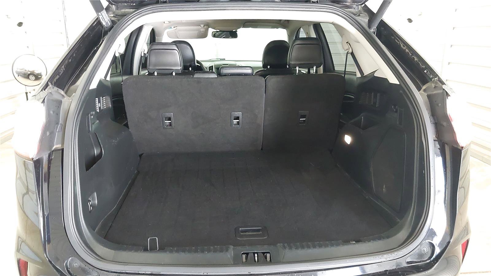 Used 2019 Ford Edge Titanium image 18