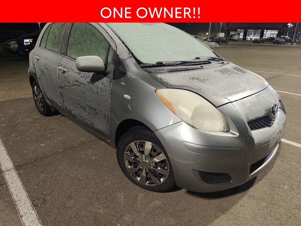 Used 2010 Toyota Yaris 4-Door Hatchback image 3