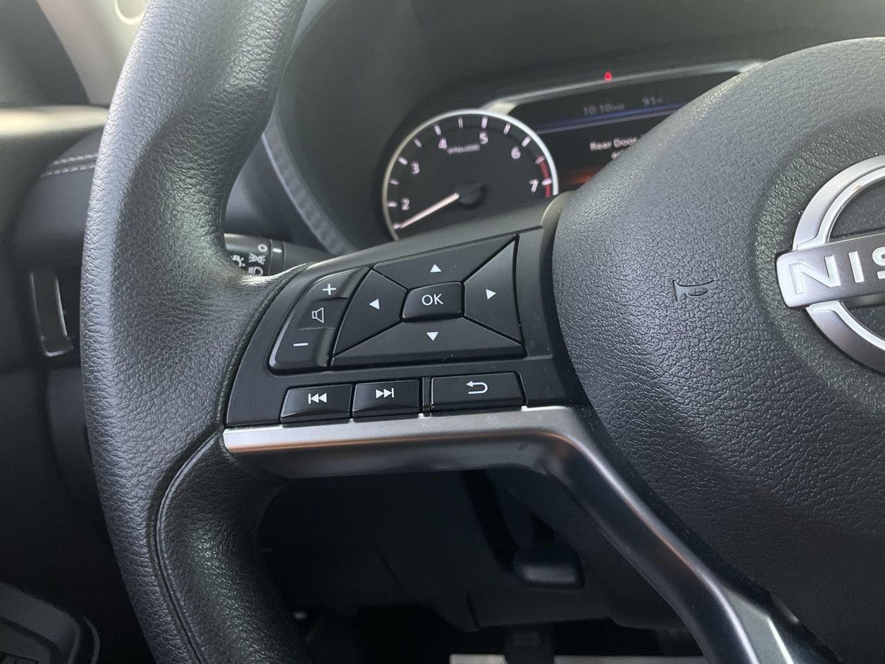 Used 2025 Nissan Sentra SV FWD image 21
