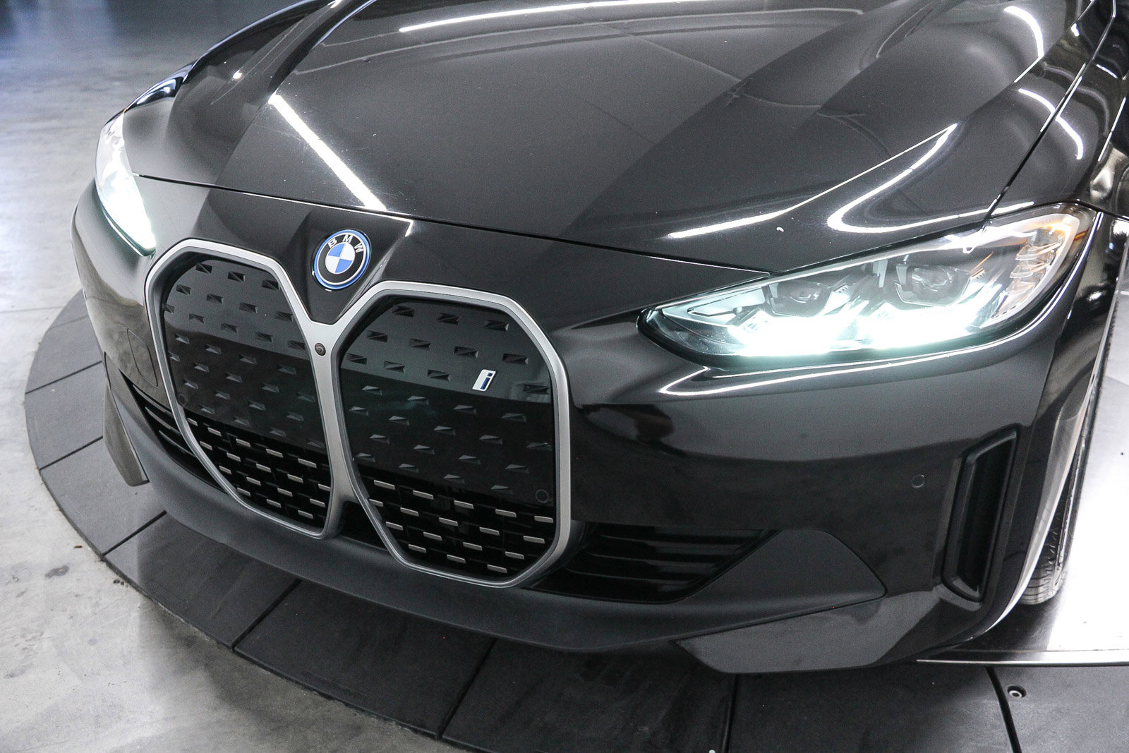 Certified 2023 BMW i4 eDrive35 w/ Parking Assistance Package RWD image 11