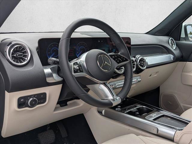 Used 2025 Mercedes-Benz EQB 300 4MATIC image 9