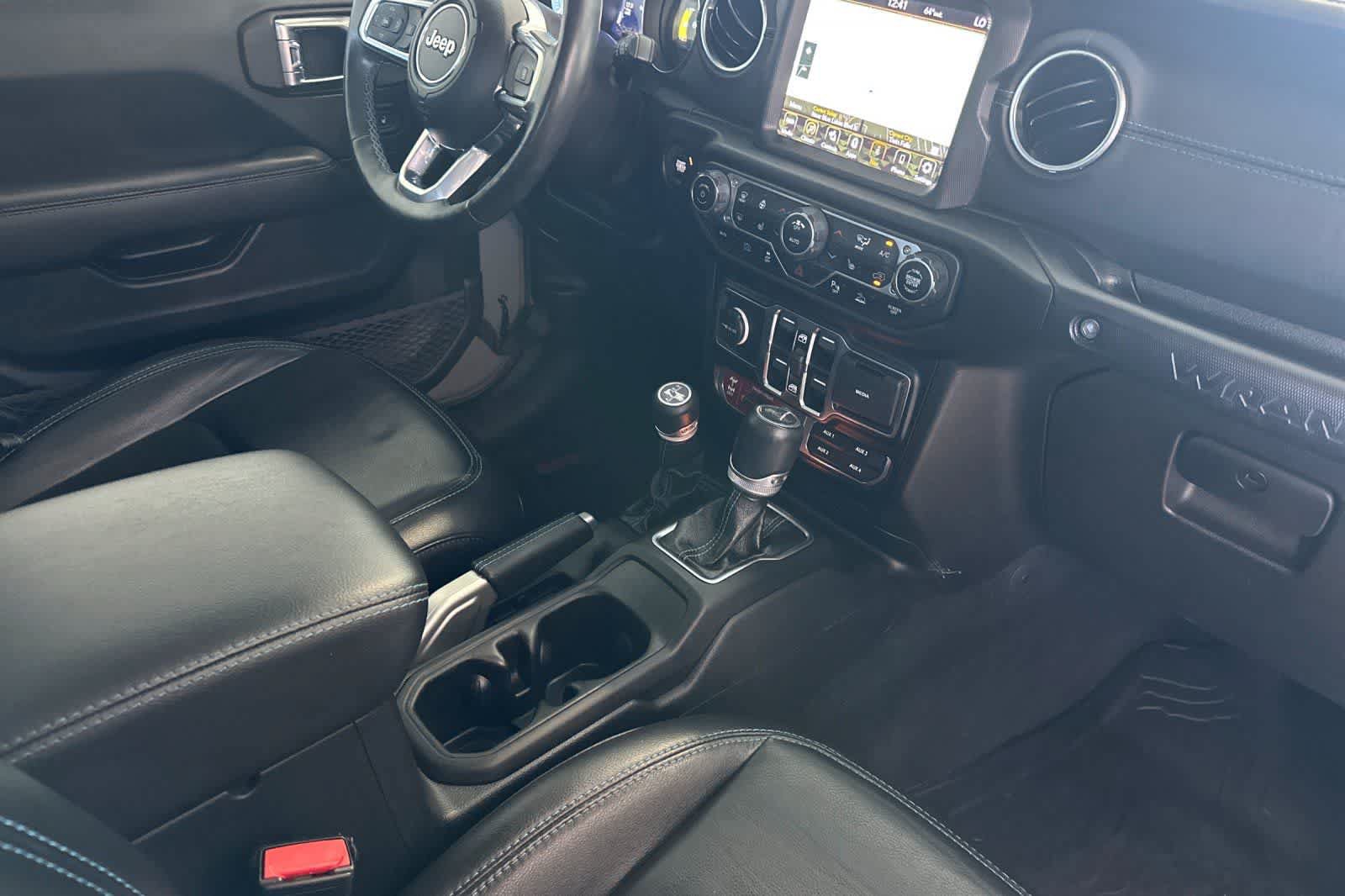 Used 2021 Jeep Wrangler Unlimited Rubicon 4xe w/ Cold Weather Group AWD/4WD image 17
